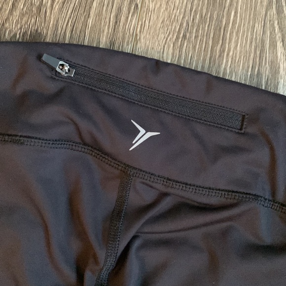 Old Navy athletic leggings size Medium - Picture 4 of 4